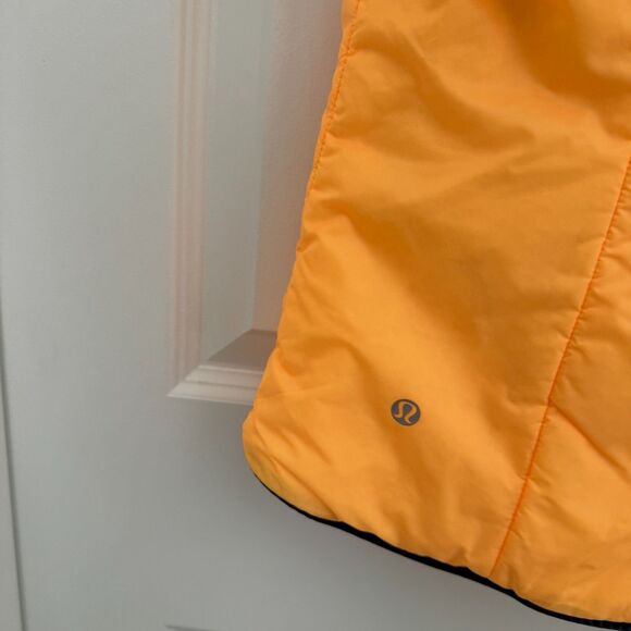 Women Lululemon Glacier Vest Puffer Vest in Fire Rapid Yellow Size 8 - Picture 5 of 9